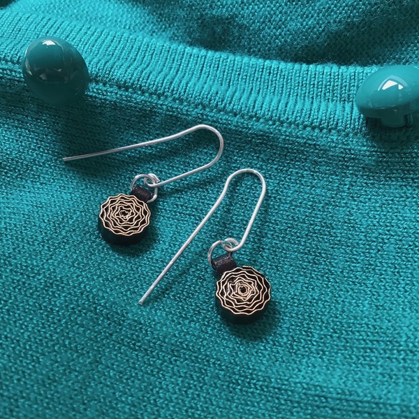 PR18 Small gold disc drop earrings (Style Q6C) Large pr18