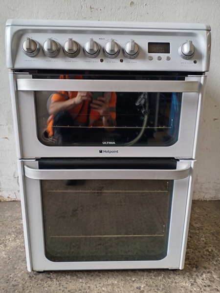 HOTPOINT Freestanding Electric Cooker BEC22819 Large bec22819