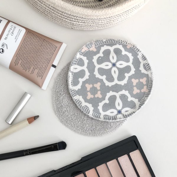 Grace & Favour - Reuseable Face Round Large gf face round grey