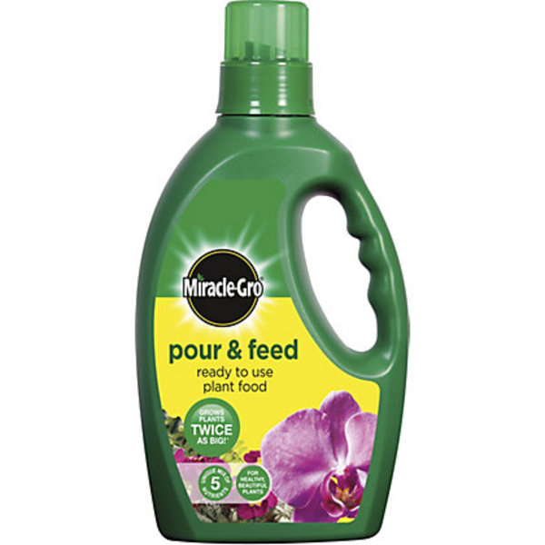 Miracle Gro Pour and Feed 1L Large pourandfeed